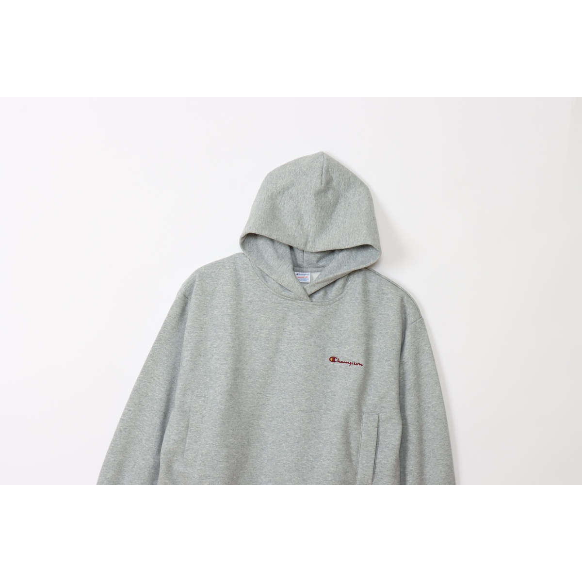 HOODED SWEATSHIRT
