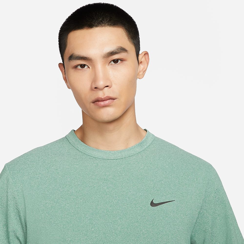 ナイキ ユニバーサル コア S/S トップ