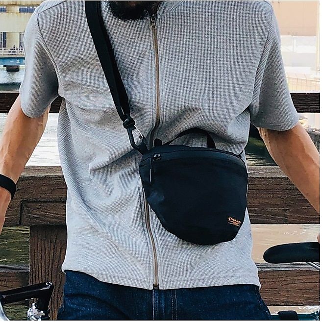 フロント サコッシュ