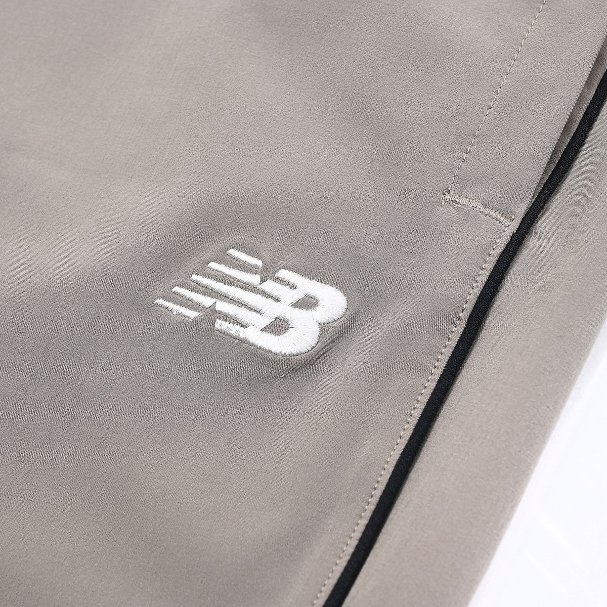 ウーブントラックスジョガーパンツ