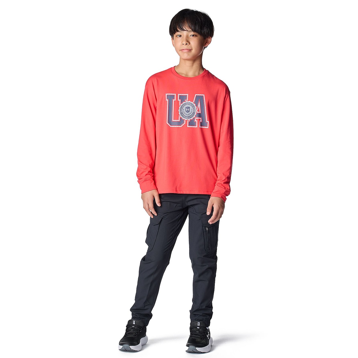 UA PERFORMANCE COTTON VARSITY LOGO LONG SLEEVE T-SHIRT