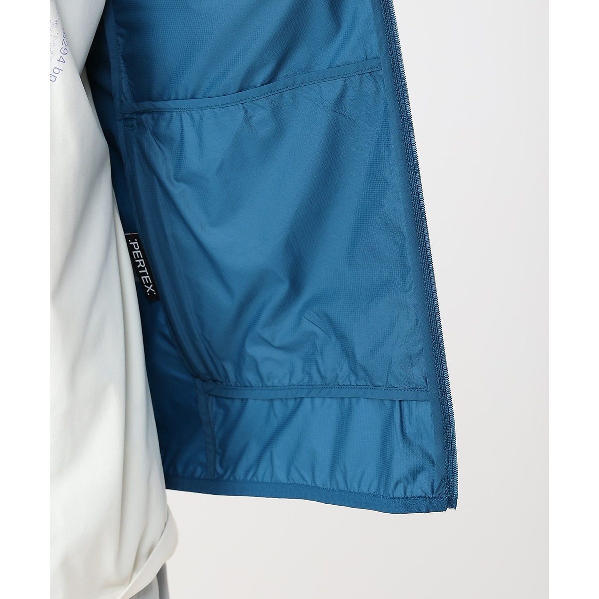 コアエアシェルフーディジャケット