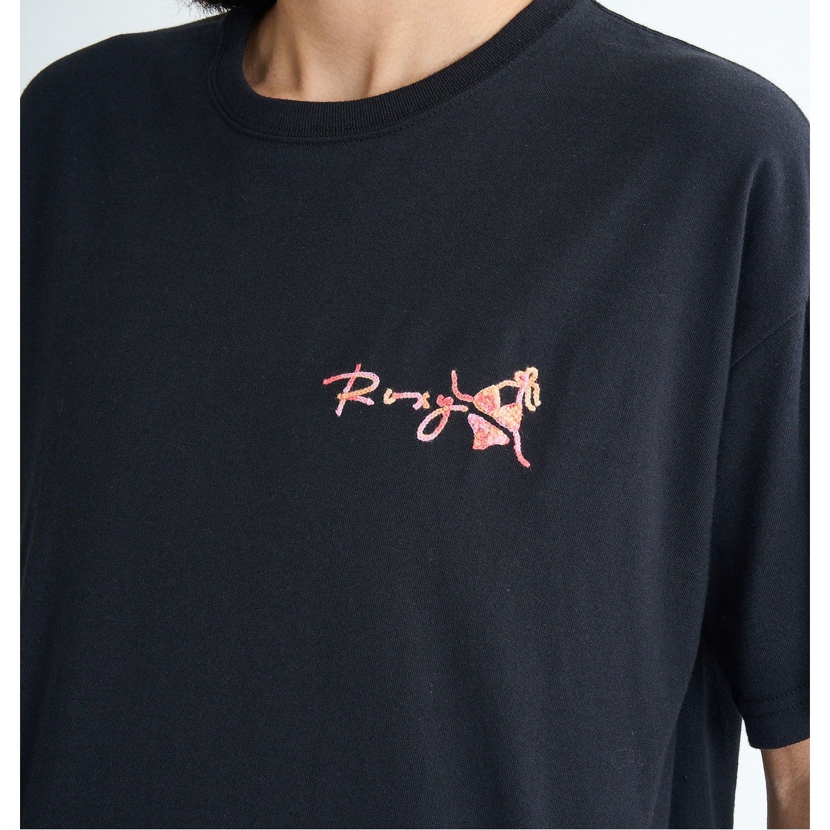 COLORFUL EMBROIDERY TEE