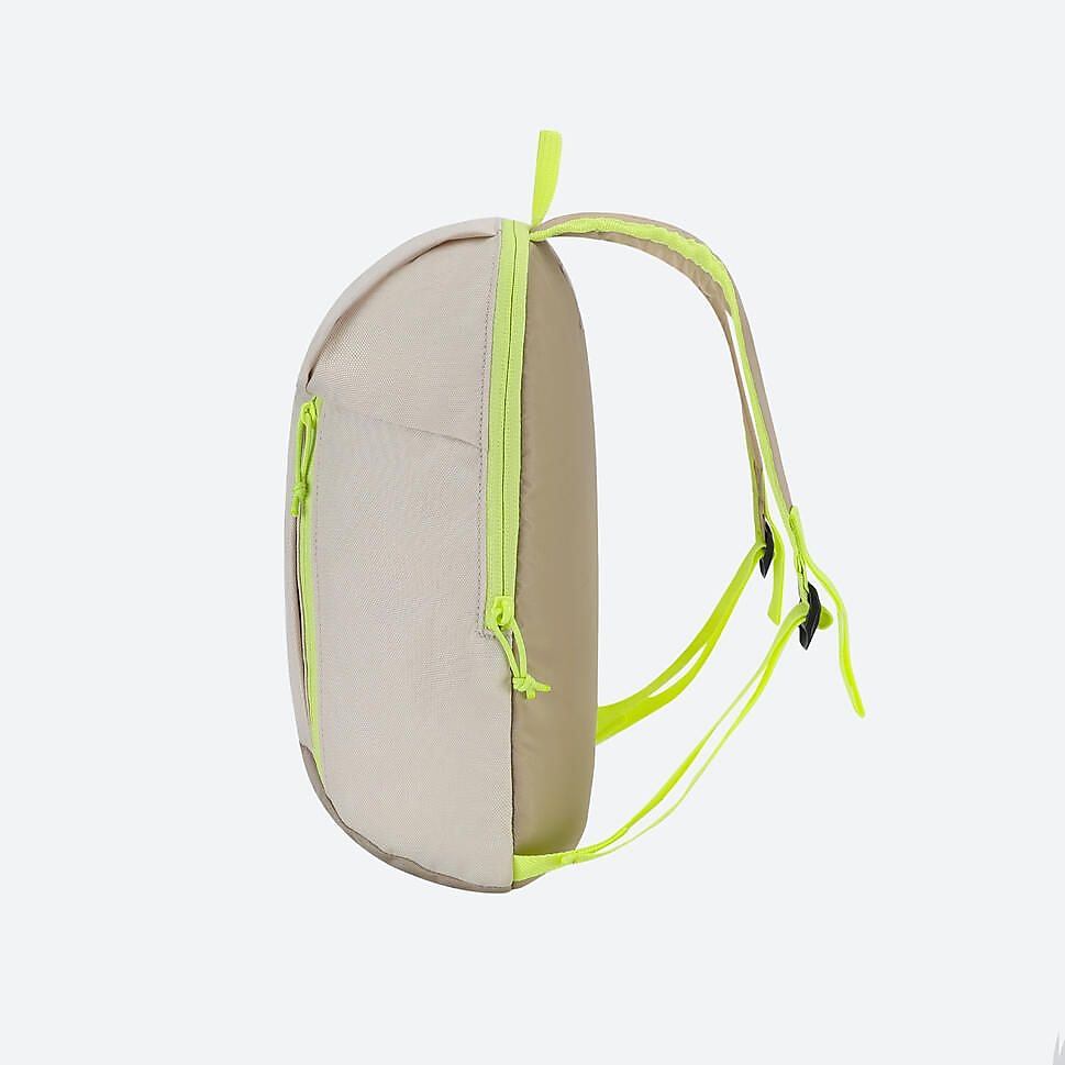 ハイキングバックパックキッズ7L