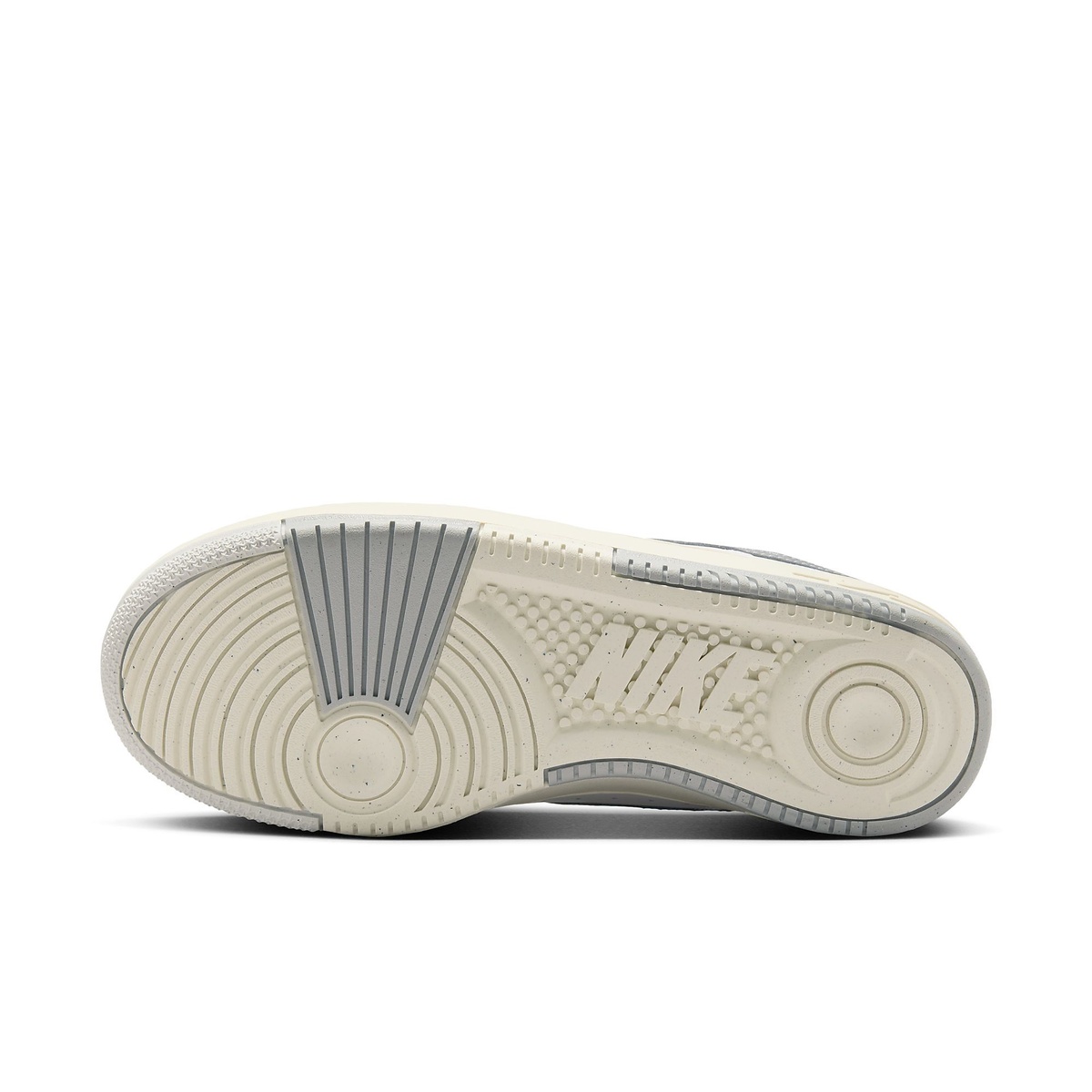 ナイキ ウィメンズ ガンマ フォース