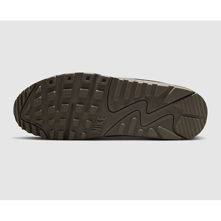 ナイキ エア マックス 90 ESS+