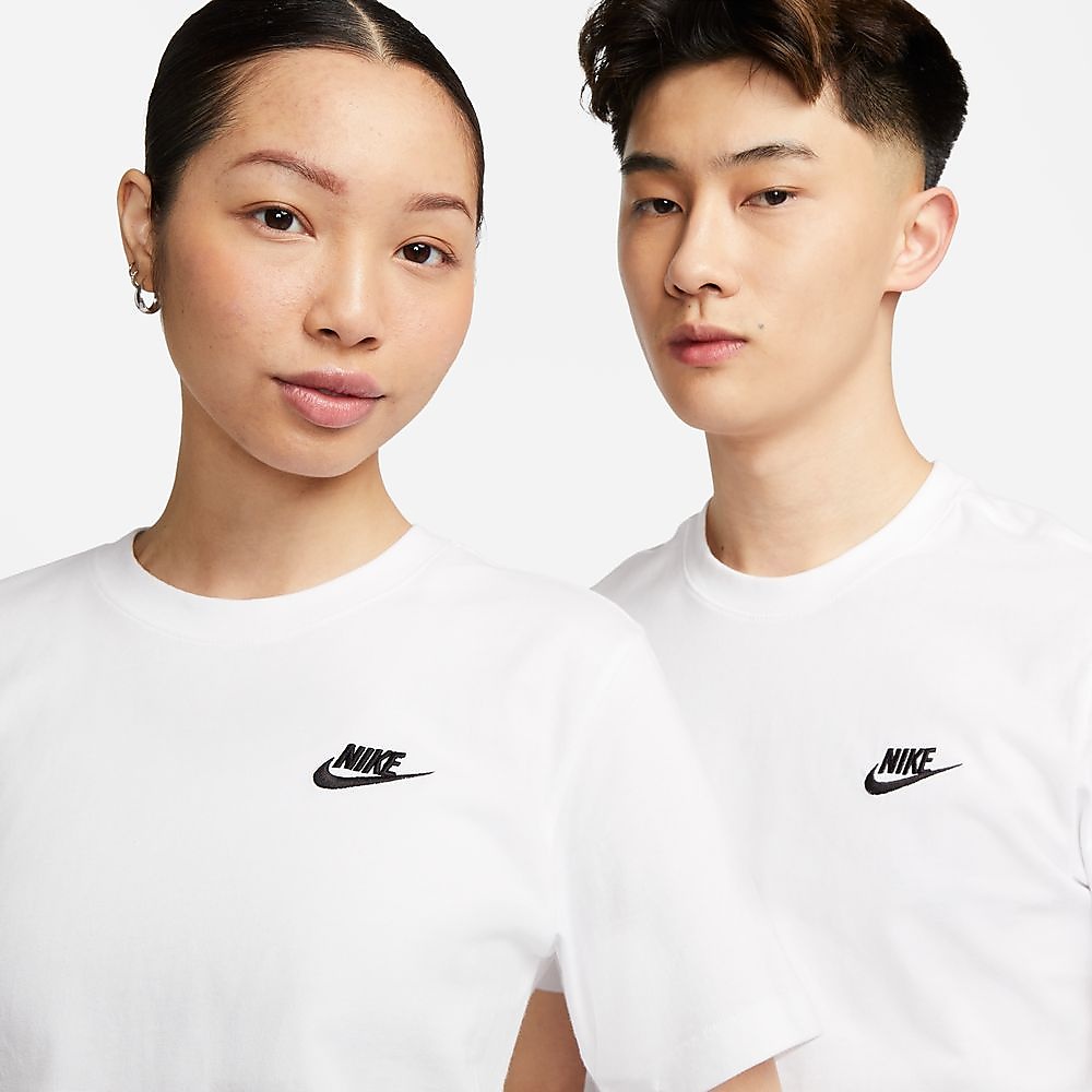 ナイキ NSW クラブ Tシャツ