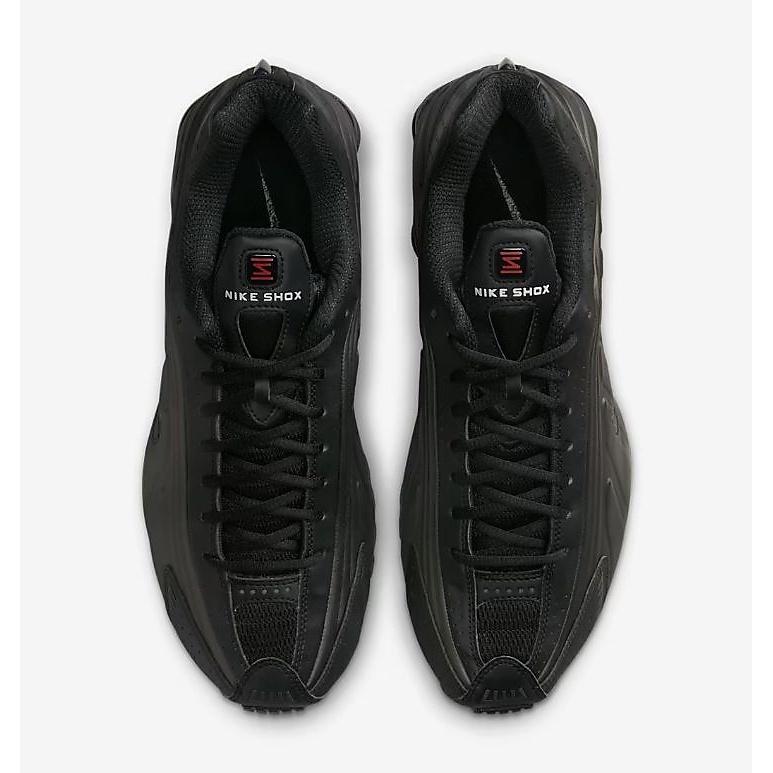 ナイキ ショックス R4