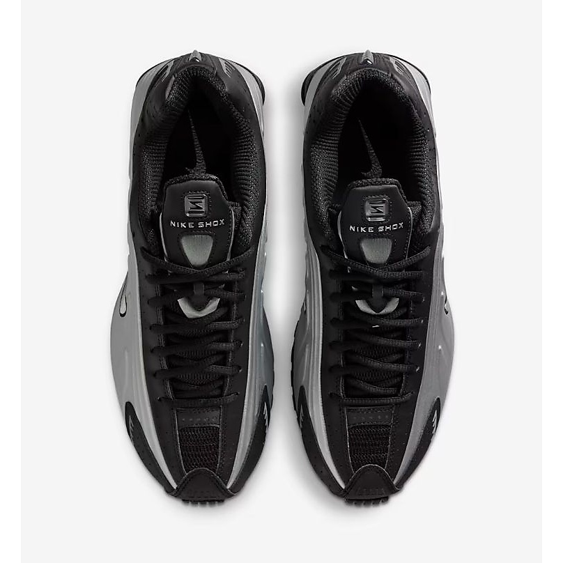 ナイキ ショックス R4