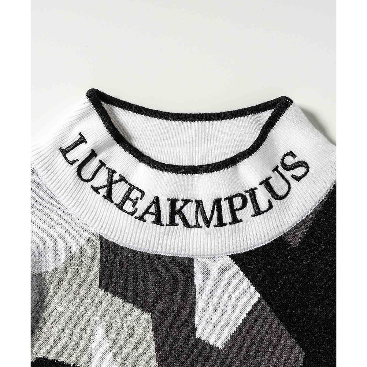 CAMO PATTERN MOCK NECK KNIT