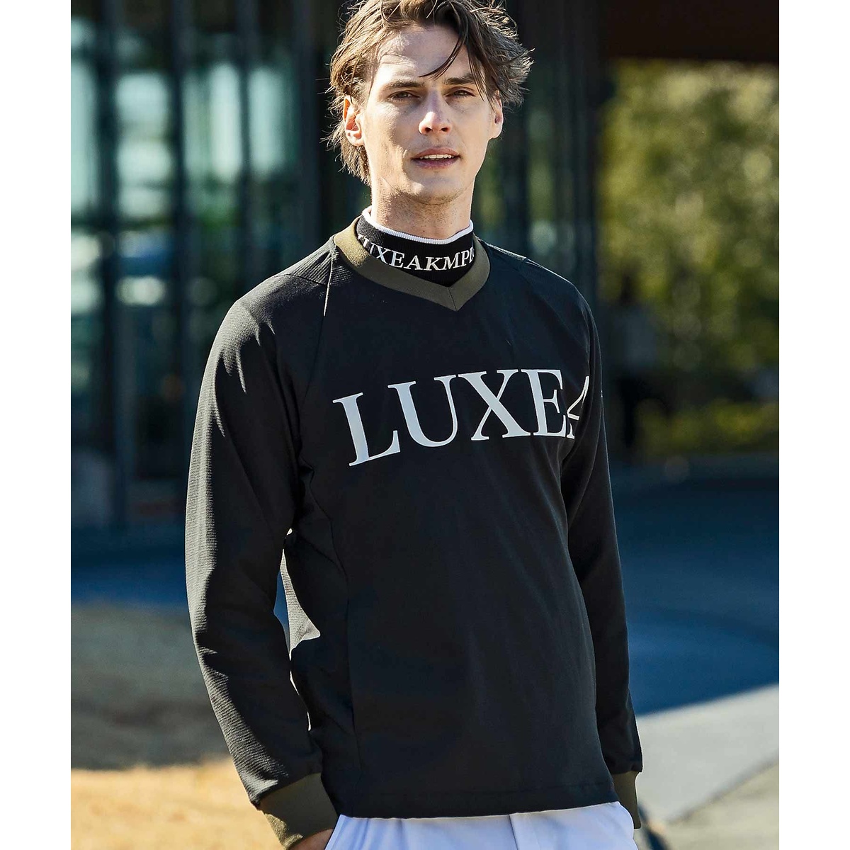 VENTILATED V-NECK LONG SLEEVES