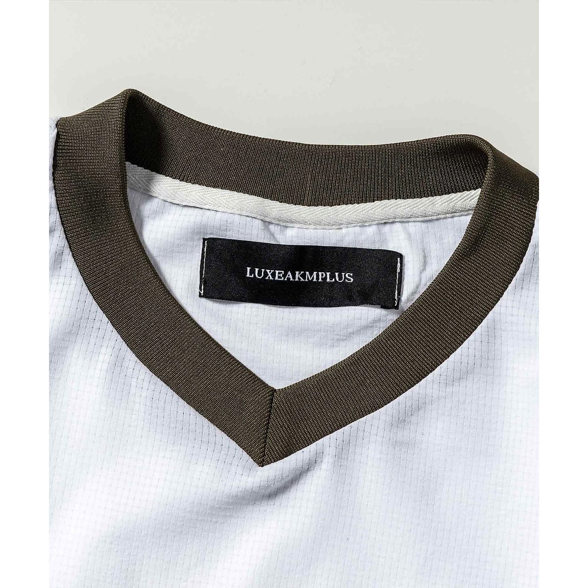 VENTILATED V-NECK LONG SLEEVES