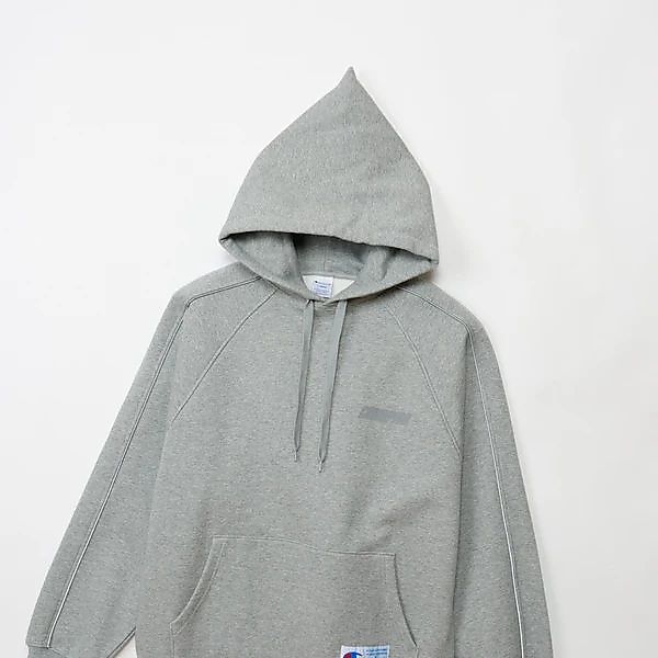HOODED SWEATSHIRT