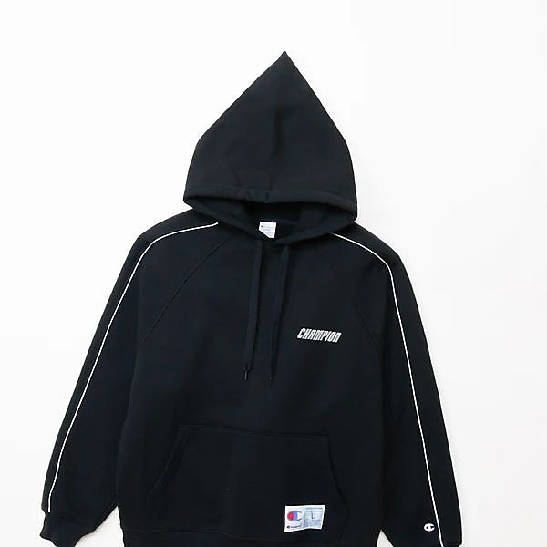 HOODED SWEATSHIRT