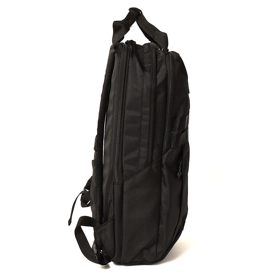 バックパック １７L