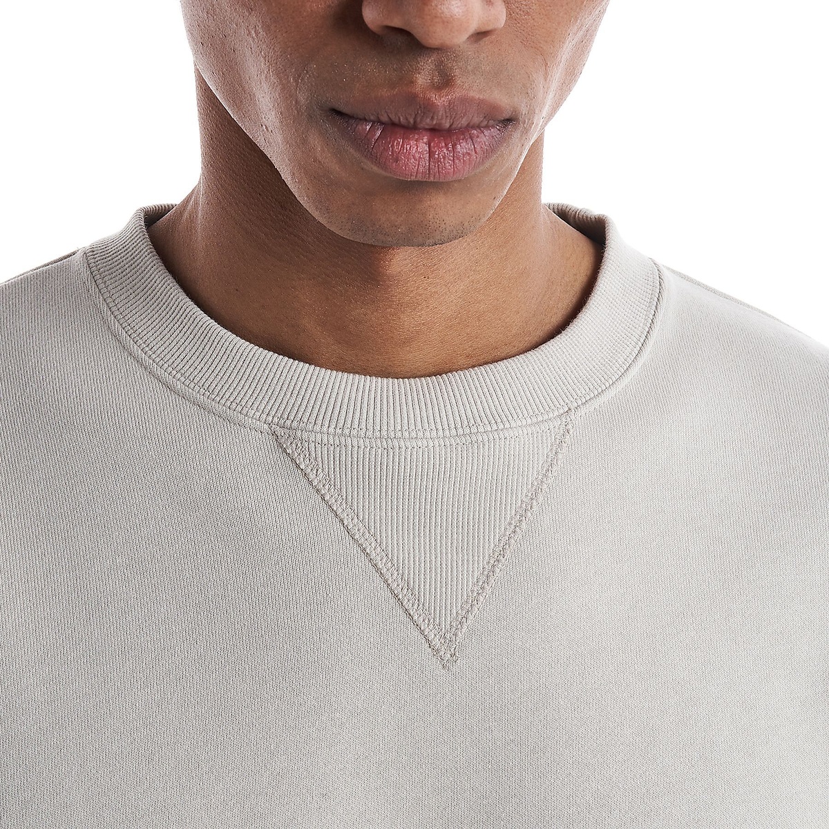 ESSENTIAL CREW SWEAT