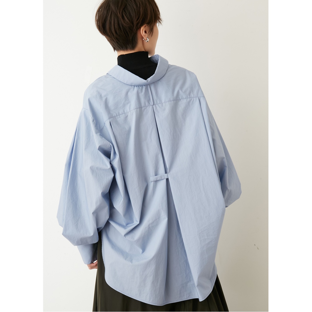 ボリュームスリーブタックブラウス