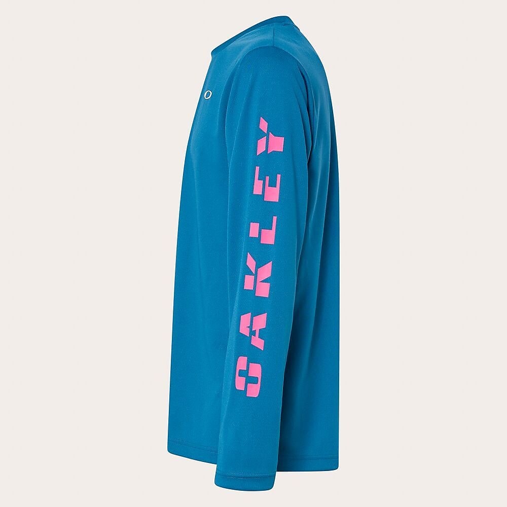 SLANT LOGO PRINT L/S TEE 8.0
