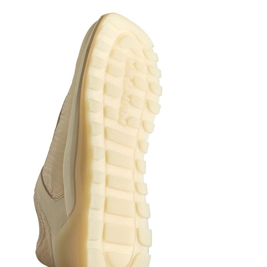 WOMENS TRAVEL TRAINER