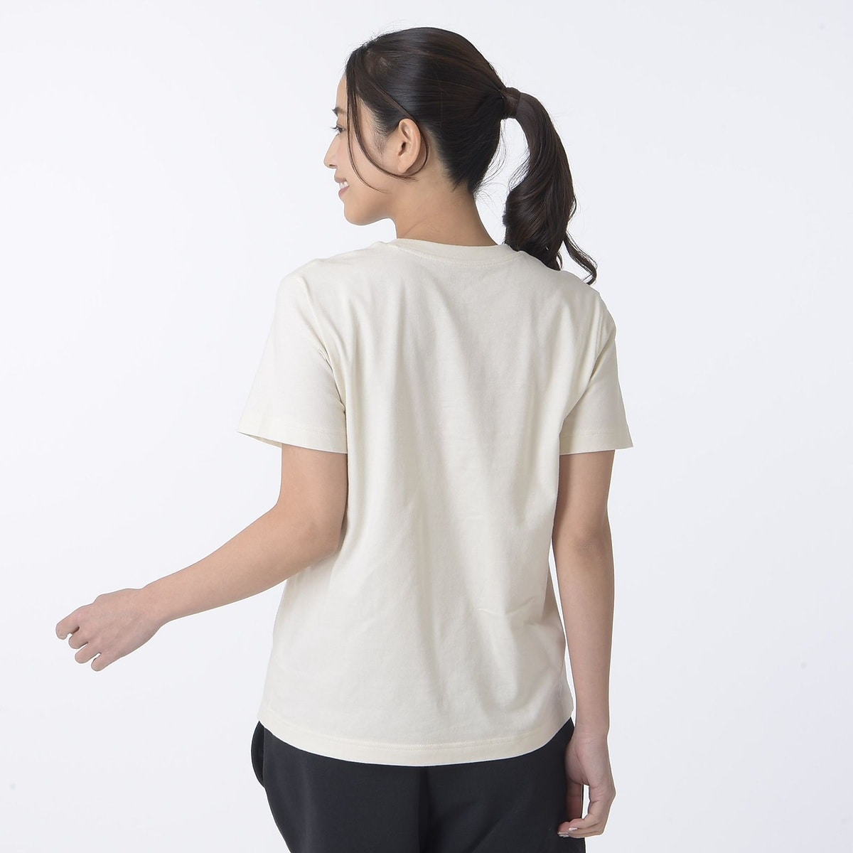 Sport Essentials Stacked Logo ショートスリーブTシャツ