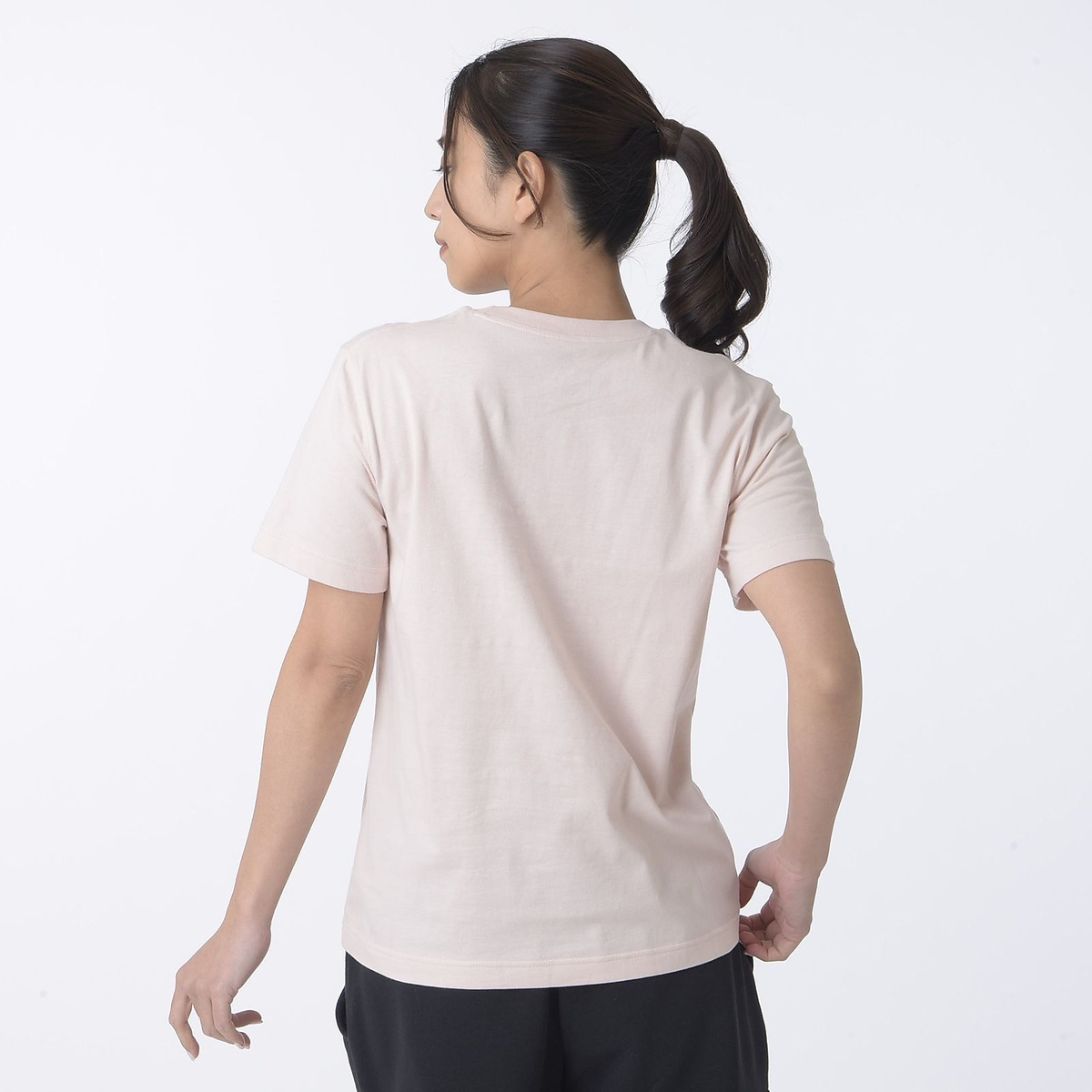 Sport Essentials Stacked Logo ショートスリーブTシャツ