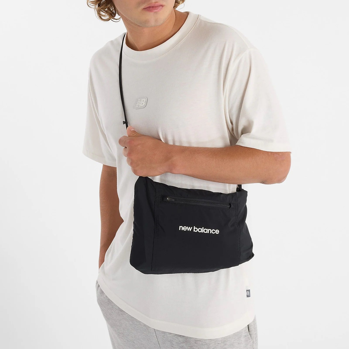 Athletics パッカブルジャケット