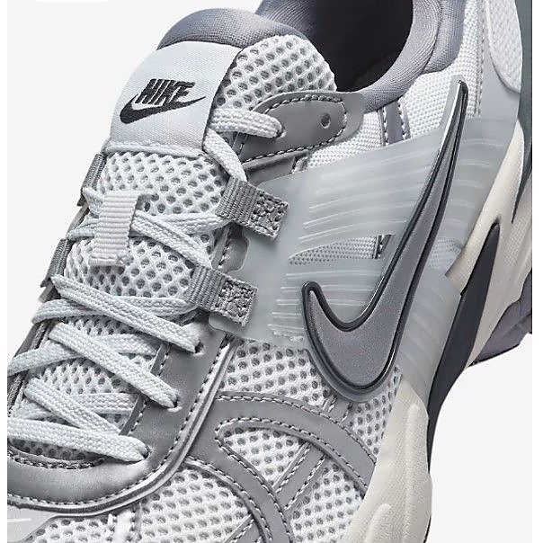 ナイキ ウィメンズ V2K ラン