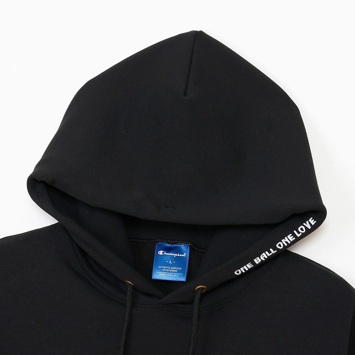 HOODED SWEATSHIRT