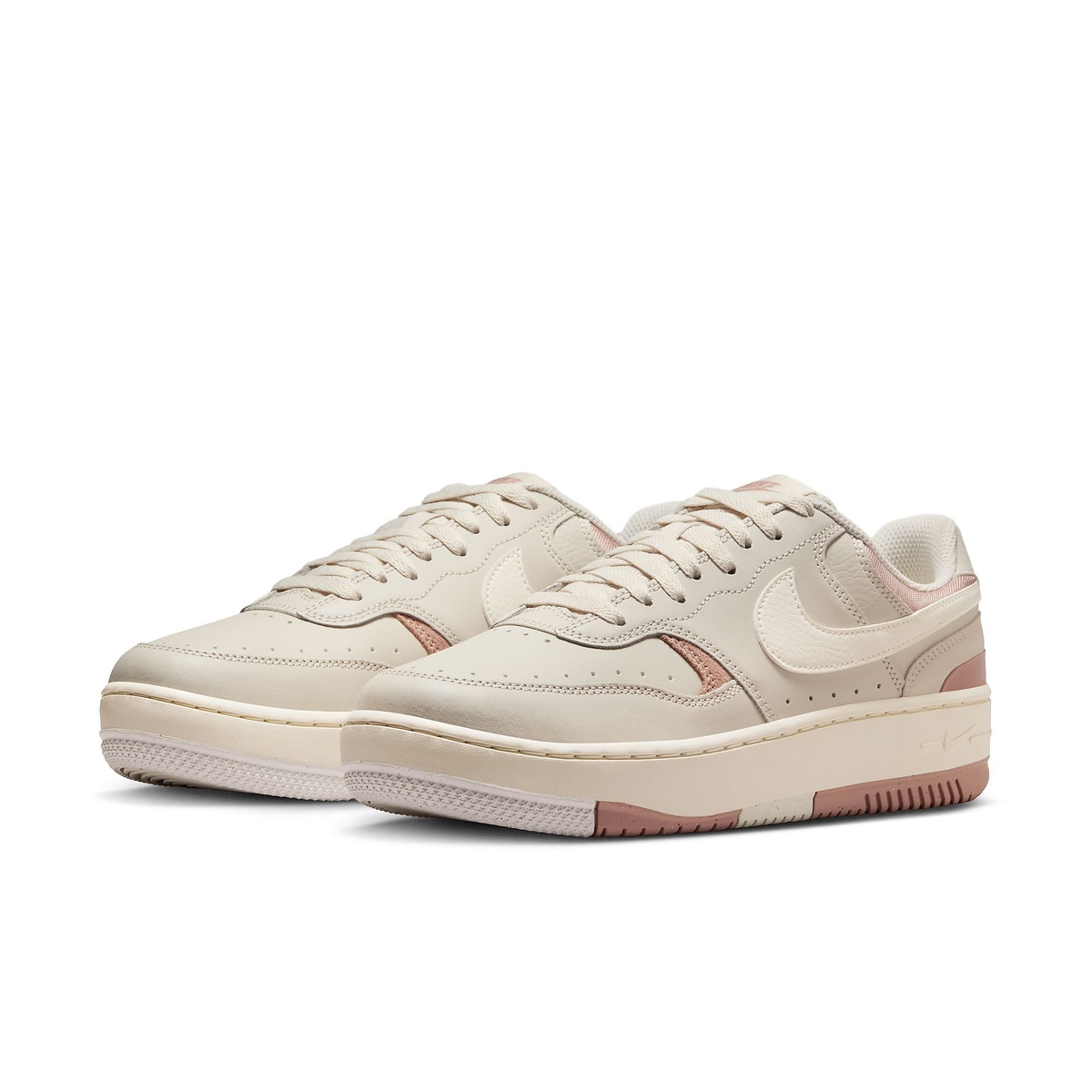 ナイキ ウィメンズ ガンマ フォース