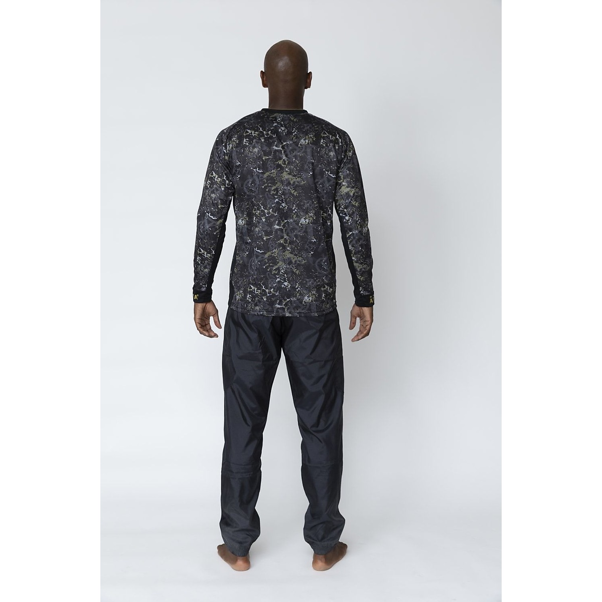 グラフィック長袖プラクティスシャツ