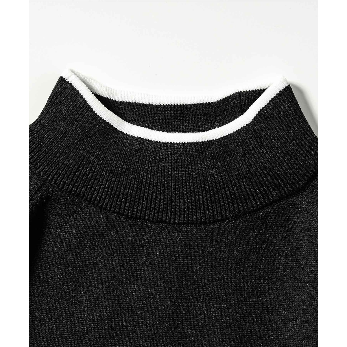 LIGHT MOCK NECK KNIT