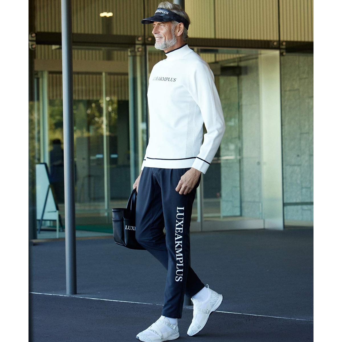 LIGHT MOCK NECK KNIT