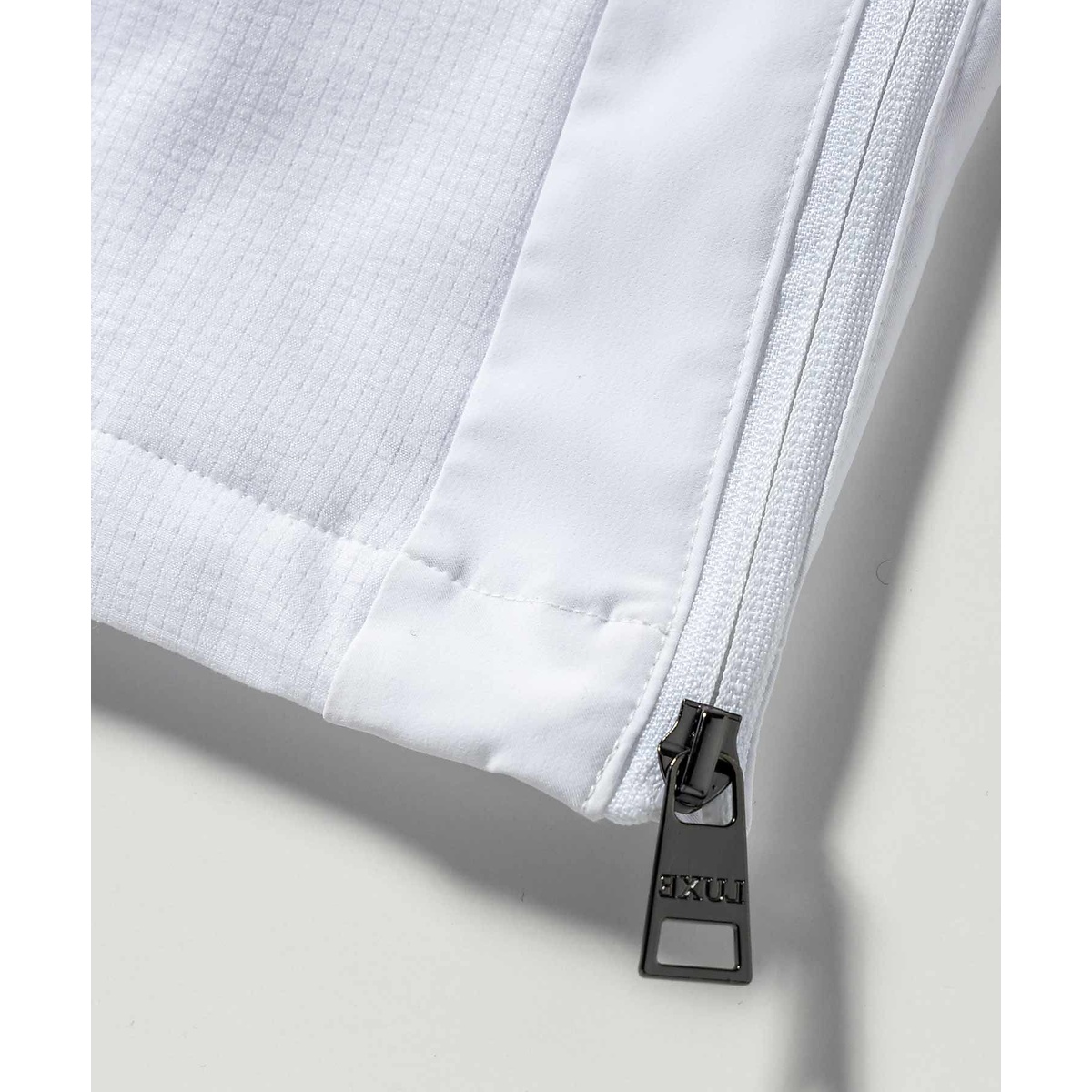 VENTILATED V-NECK LONG SLEEVES