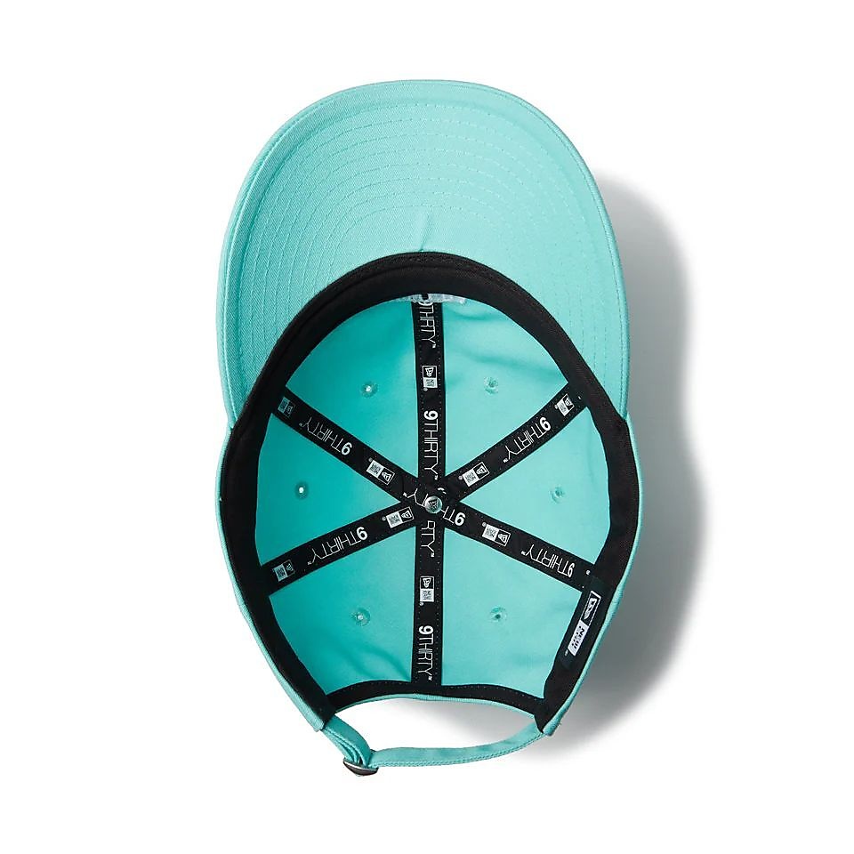 930 COLLEGE LOGO BTNT WHT