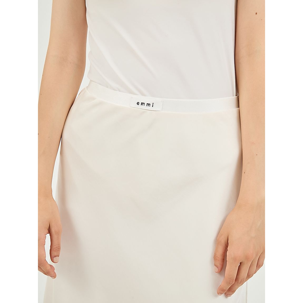 ゴムウエストナロースカート