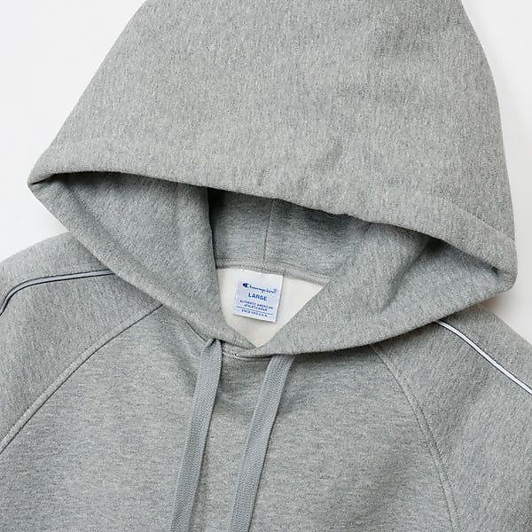 HOODED SWEATSHIRT