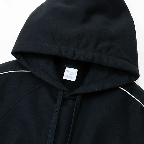 HOODED SWEATSHIRT