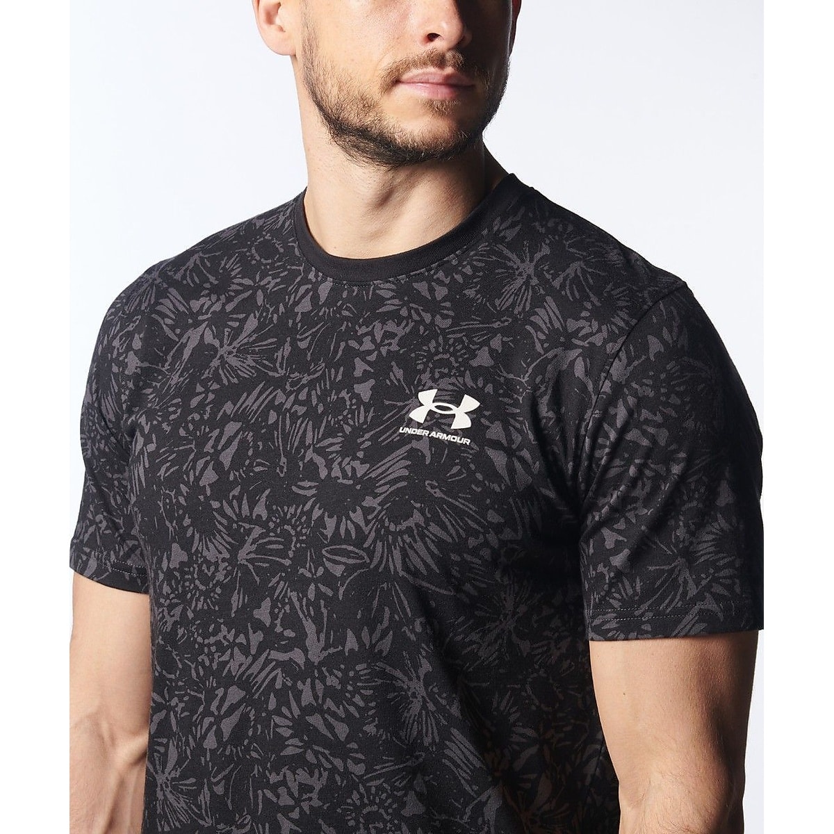 UA CHARGED COTTON SHORT SLEEVE PRINTED