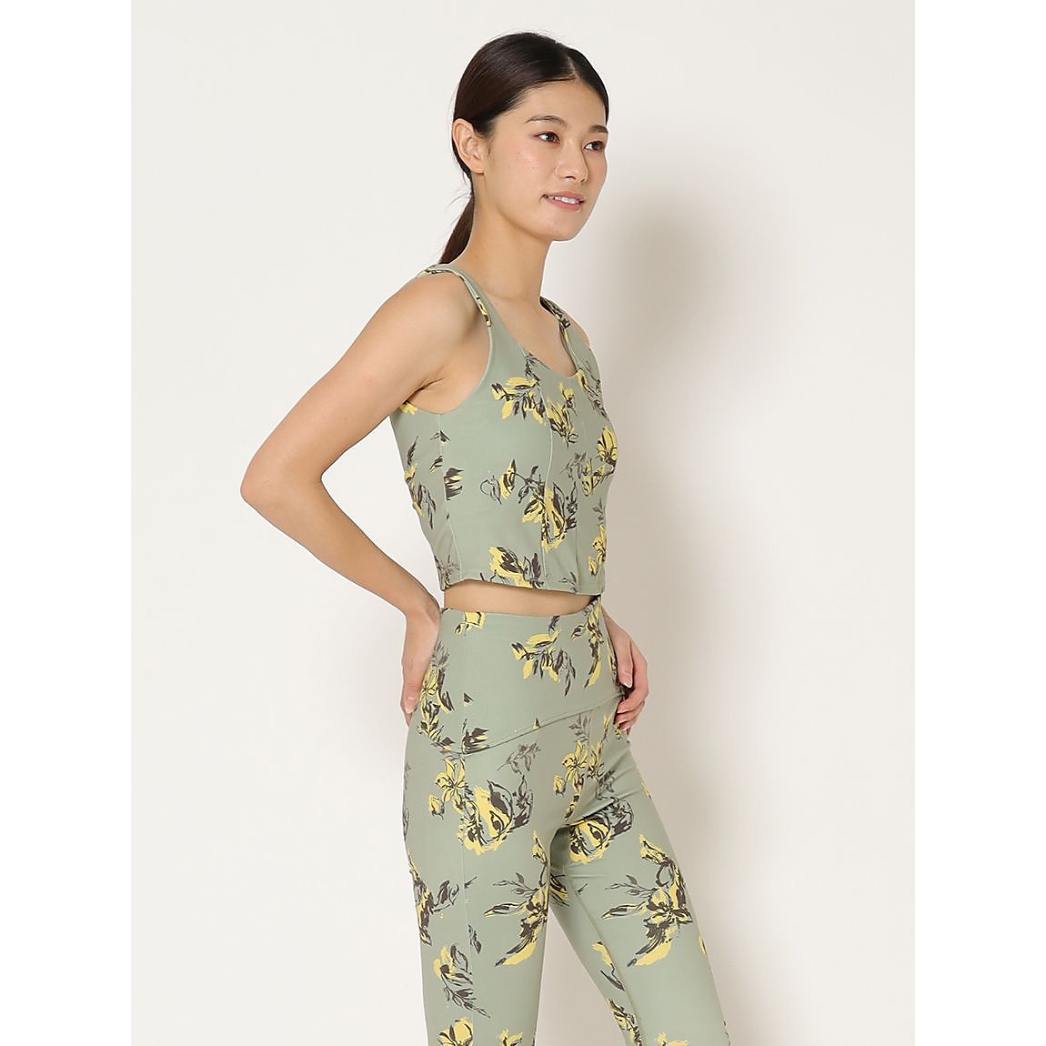 オリジナルフラワー柄トップス