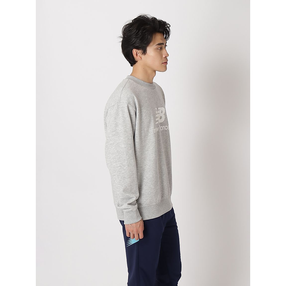 Sport Essentials Stacked Logo スウェットクルー