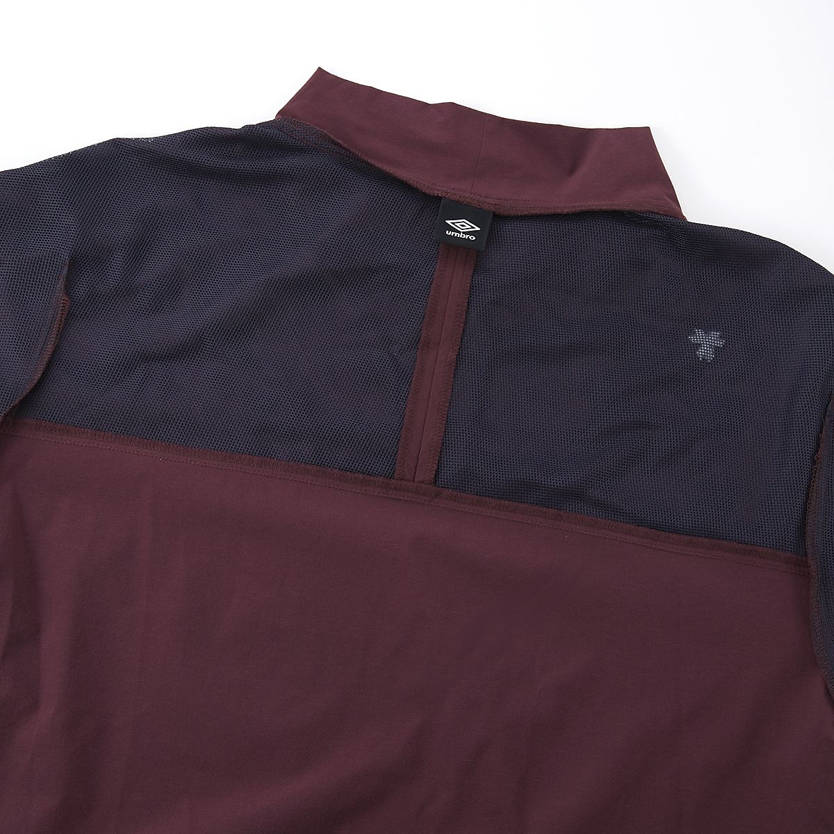 【THE THIRD by UMBRO】ラインドクロストップ