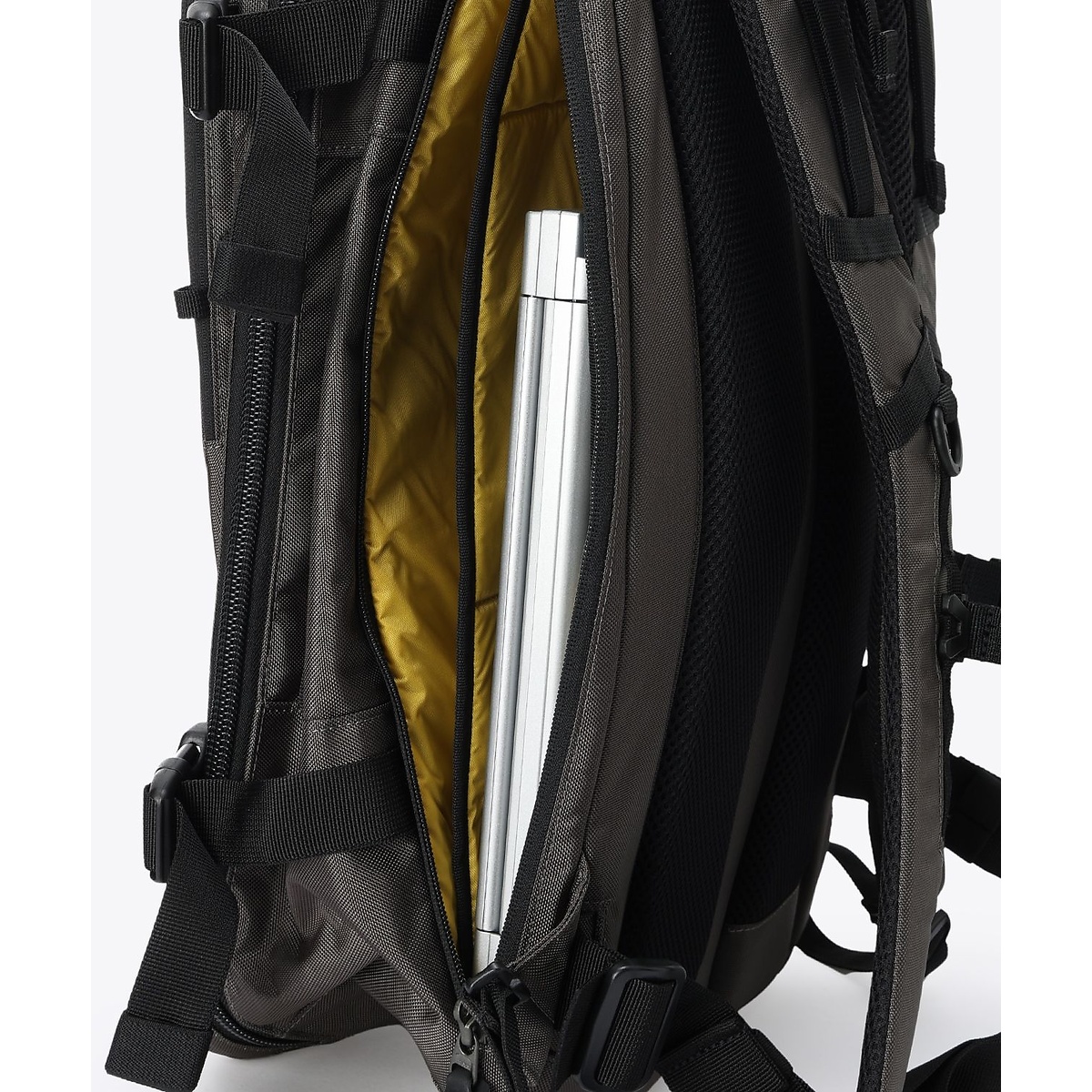 タイガーブルック40Lトラベルバックパック