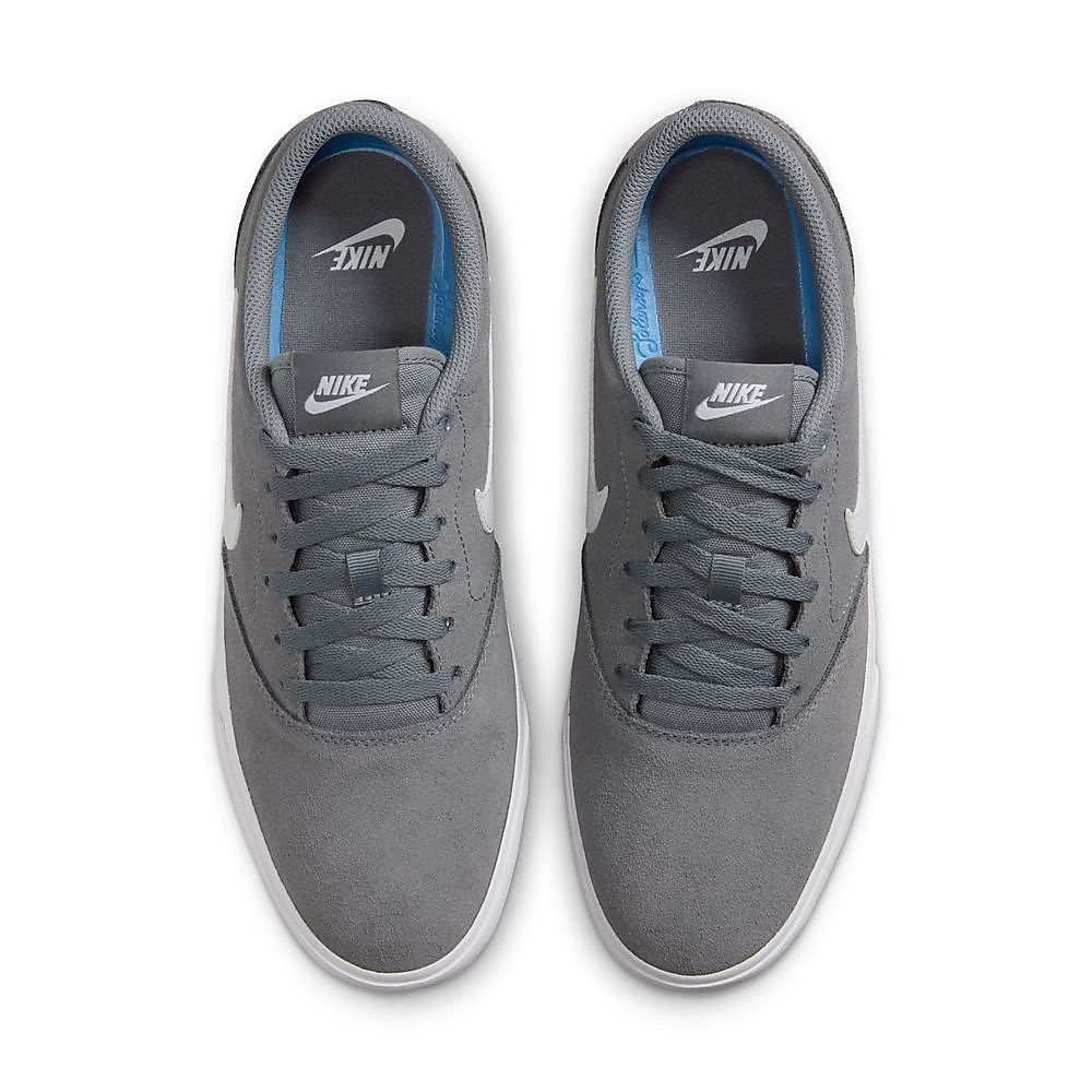 ナイキ チャージ スエード