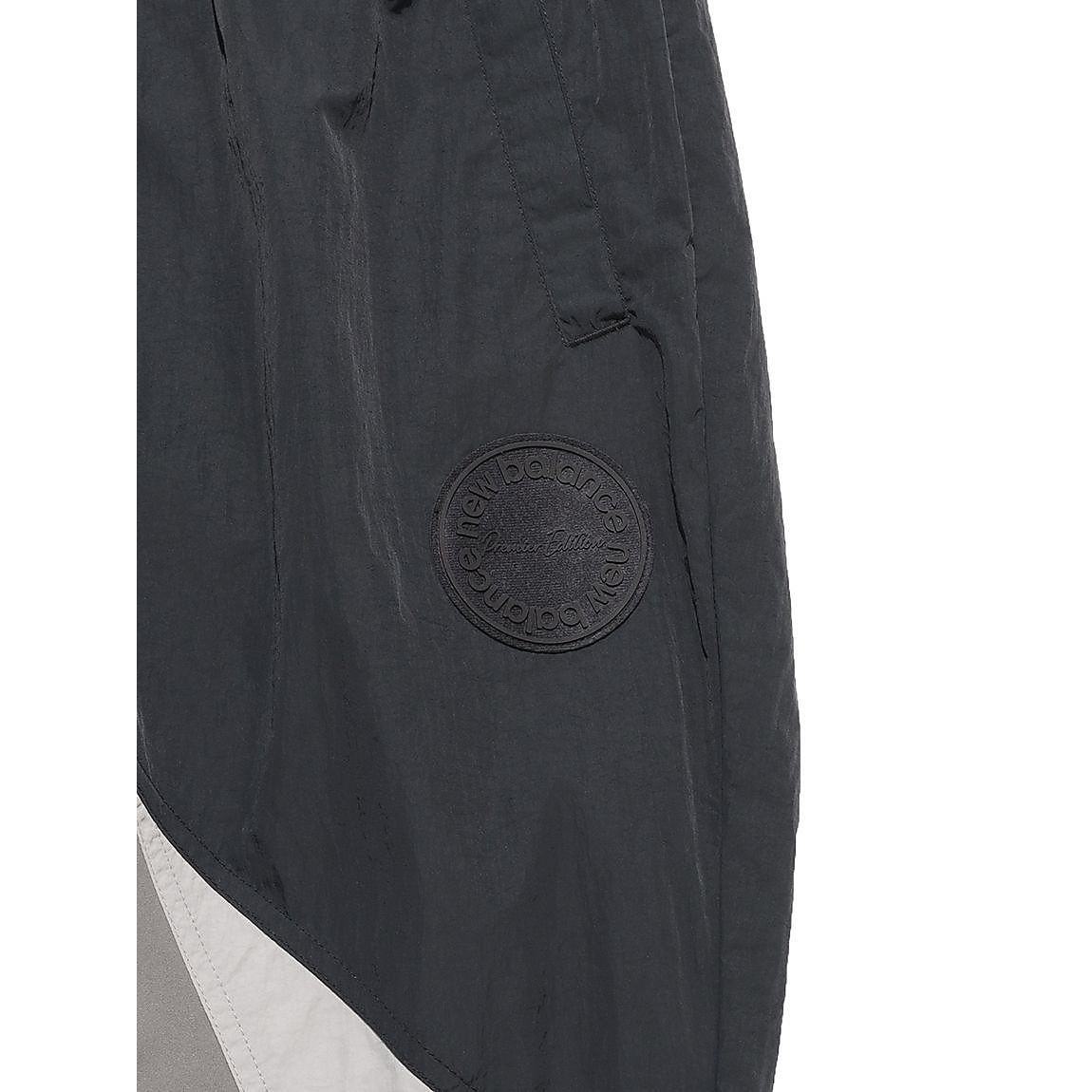 ウインドパンツ