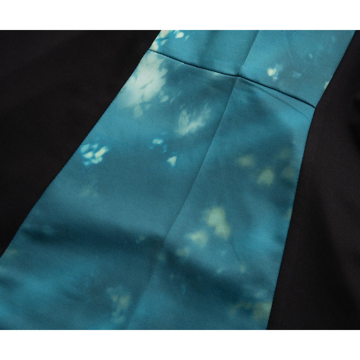 サイドフレアヘムグラフィックTEE