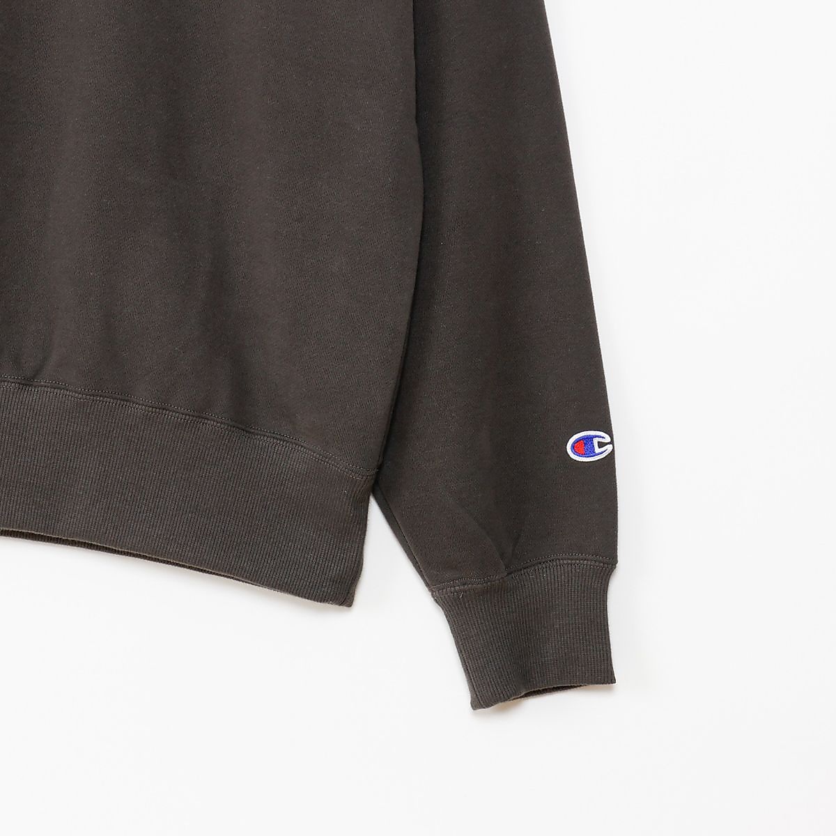 HOODED SWEATSHIRT