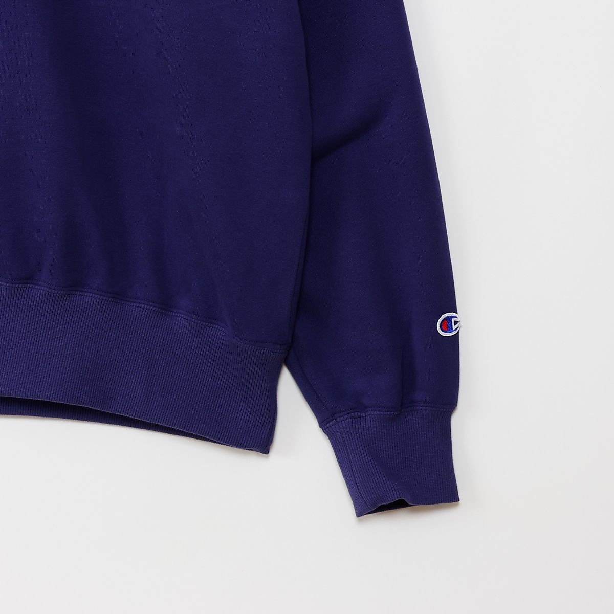 HOODED SWEATSHIRT