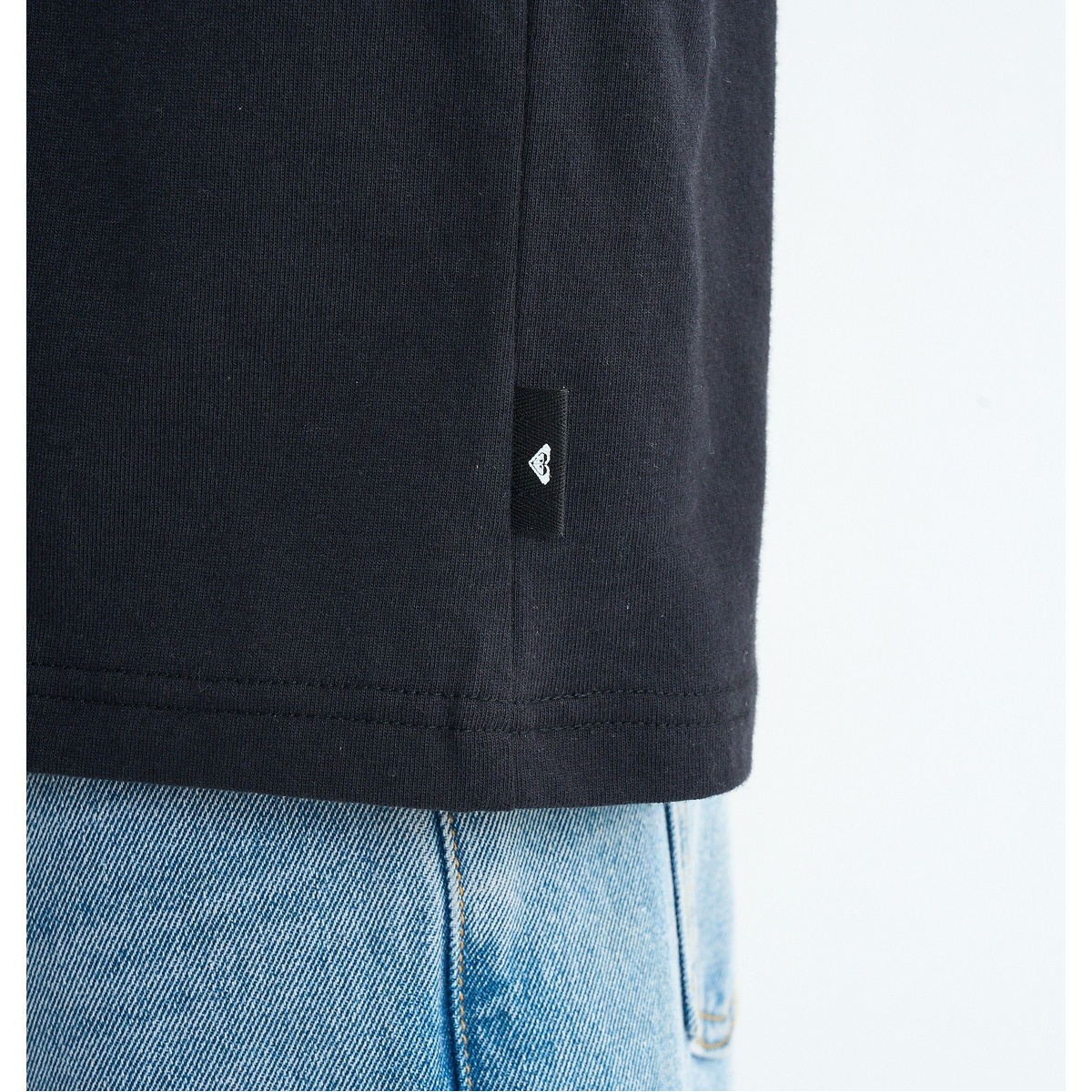 COLORFUL EMBROIDERY TEE