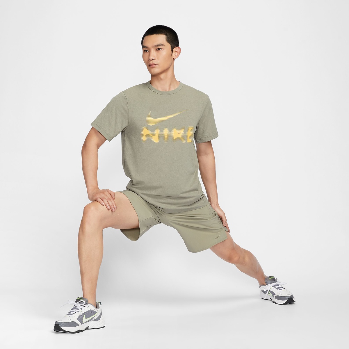 ナイキ DF UV HYVERSE GFX S/S トップ