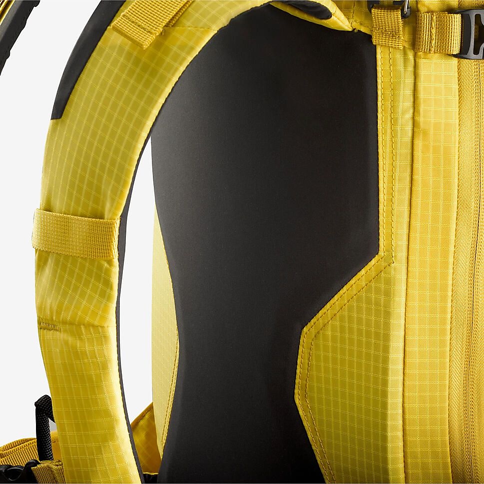 トレッキングバックパック33LYEL